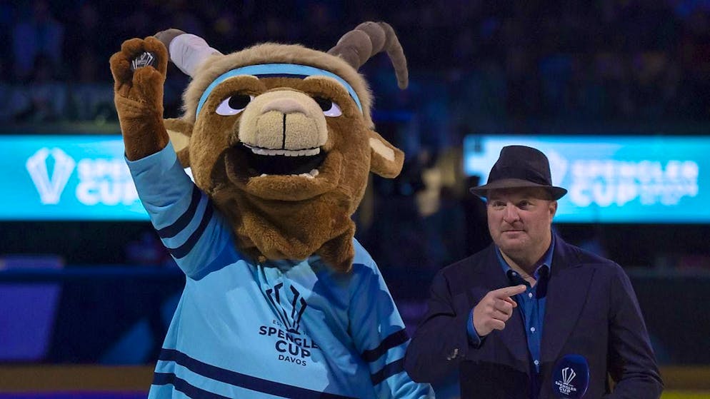 Satisfied across the board: OC President Marc Gianola with the Spengler Cup mascot Hitsch.