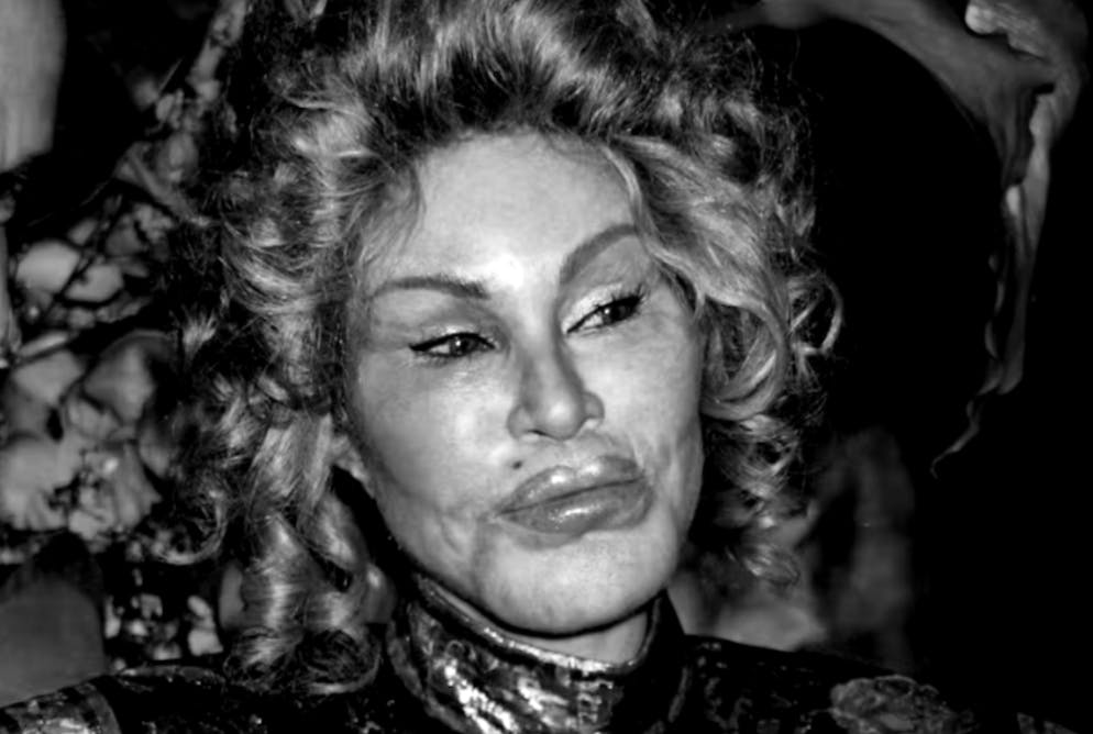 Suivie par 1,1 million d'abonnés sur Instagram, Jocelyne Wildenstein était connue pour ses nombreuses interventions esthétiques au visage et les légendes entourant sa tranformation physique.