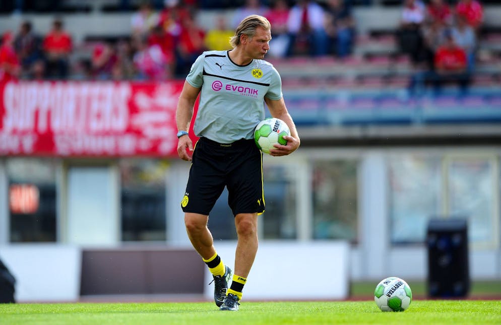 Trauer um ehemaligen Dortmund-Torwart «Teddy» de Beer - Gallery. Wolfgang de Beer, Ex-Torwart von Borussia Dortmund, gehörte viele Jahre zu den beliebtesten BVB-Persönlichkeiten. 