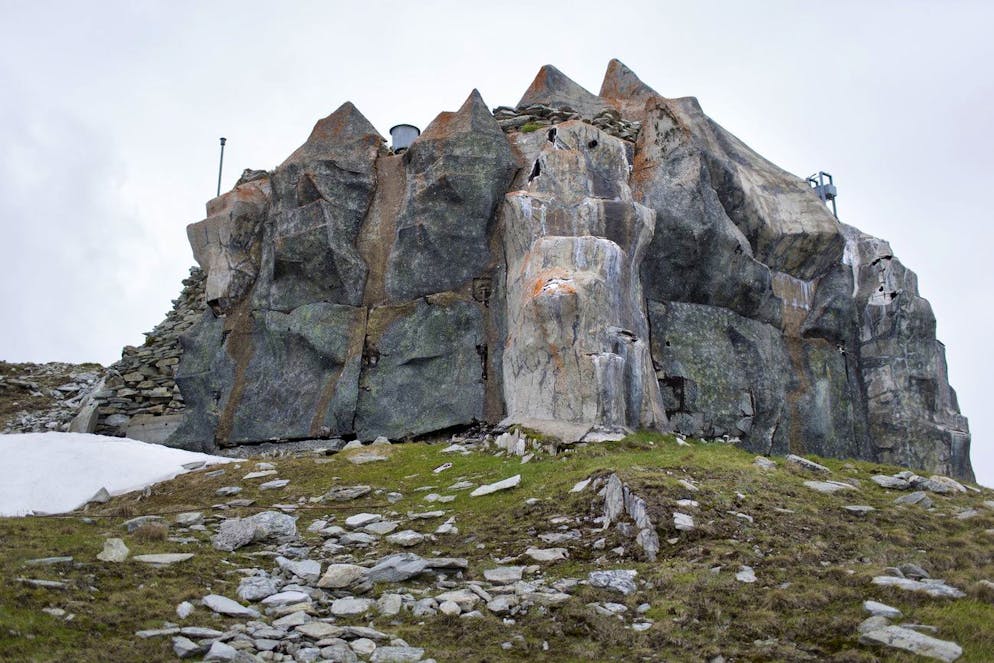  Die Armee hat einzigartige Immobilien in ihrem Portfolio. Hier die Aussenansicht eines Stollens auf dem Gütsch, oberhalb von Andermatt UR. 