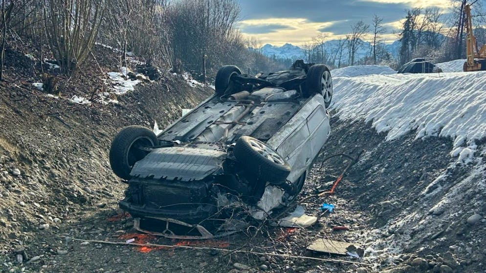 Die Lenkerin dieses Autos wurde nach dem Unfall in Kiesen in kritischem Zustand in ein Spital gebracht.