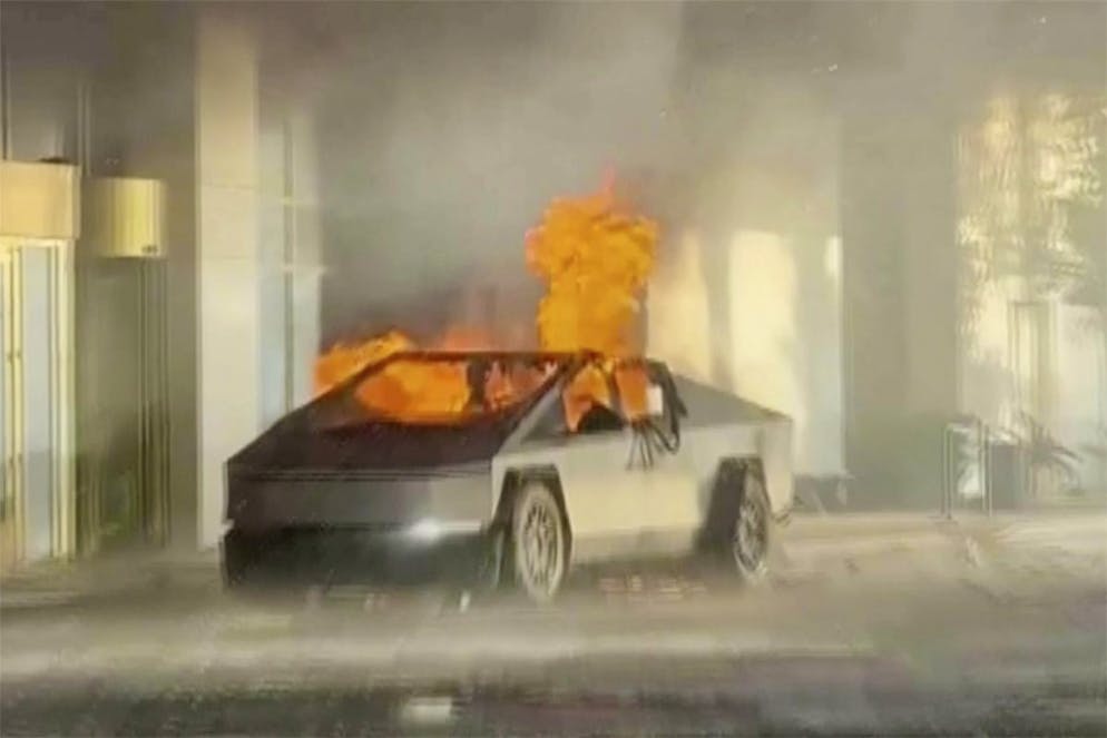 Des images diffusées sur les réseaux sociaux avaient montré mercredi un véhicule électrique Cybertruck gris, garé devant l'entrée de l'hôtel où le nom «Trump» s'affiche en grand, exploser dans un énorme nuage de fumée (archives).