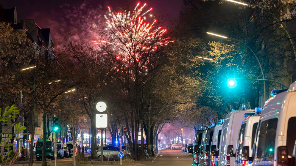Die Polizei ermittelt nach einem Beitrag eines Influencers in der Silvesternacht. 