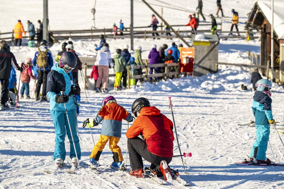 Les stations de ski en Suisse s'apprêtent à enregistrer une nouvelle journée de grande affluence, dans le prolongement des records annoncés pour Noël et Nouvel An.
