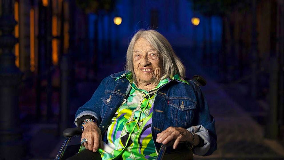 Agnes Keleti in April 2024 during a visit to the Madame Tussauds Museum in Budapest