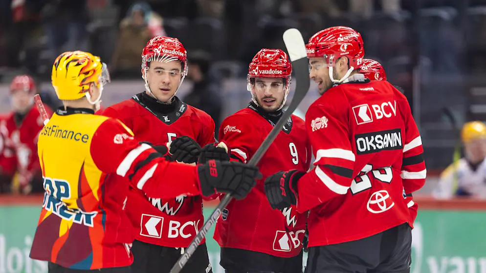 Auswärtssiege für Langnau und Lugano - Gallery. Am Freitag kann Lausanne als Leader bereits wieder entthront werden - wenn die ZSC Lions in Freiburg drei Punkte holen