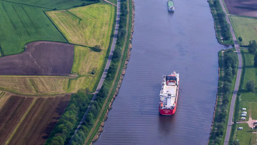 Schiffsverkehr auf dem Nord-Ostsee-Kanal bei Rendsburg in Schleswig-Holstein. (Archivbild)