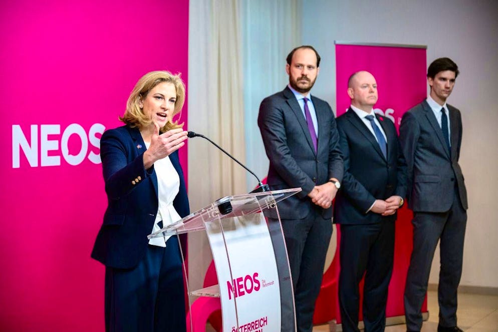 ABD0013_20250103 - VIENNA - AUSTRIA: (from left) NEOS party leader Beate Meinl-Reisinger, Nikolaus Scherak, Markus Hofer and Douglas Hoyos on Friday, January 3, 2025, during a press statement on the coalition negotiations in Vienna. - PHOTO: APA/MAX SLOVENCIK