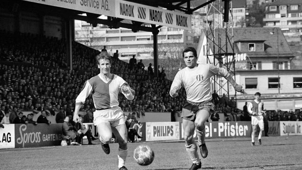FCZ-Spieler Werner Leimgruber (rechts) im Derby gegen GC aufgenommen am 9. April 1967