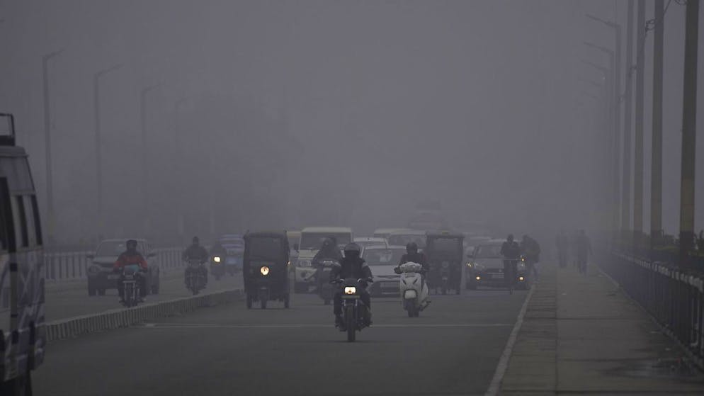 La fitta nebbia sta creando disguidi in India.