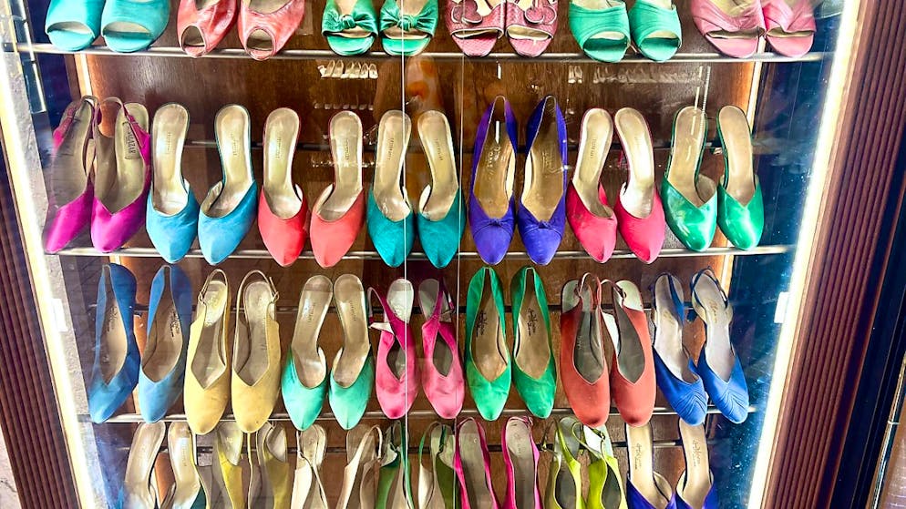 ARCHIV - Hunderte Paar Schuhe der früheren First Lady der Philippinen, Imelda Marcos, sind im Schuhmuseum in Marikina zu sehen. Foto: Carola Frentzen/dpa