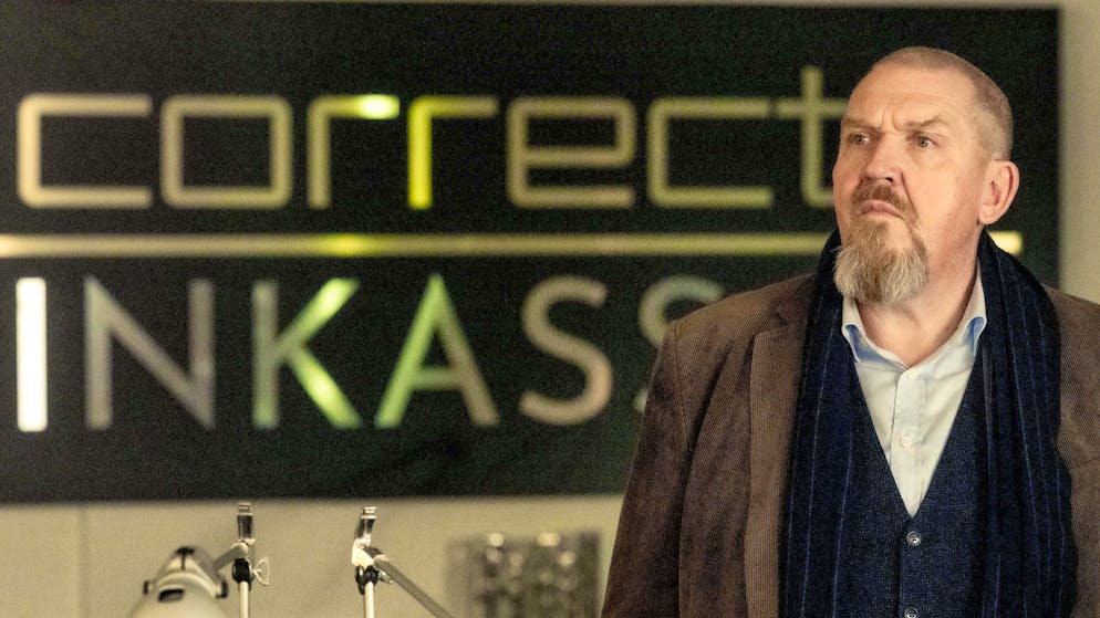 What to do when you're in over your head with debt?. Detective Freddy Schenk (Dietmar Bär) interviews the employees of the debt collection company where the missing man worked as a debt collector.