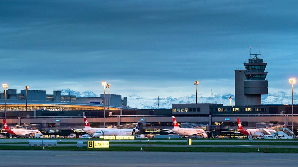 Am Flughafen Zürich war im vergangenen Jahr viel Betrieb. Das Verkehrsaufkommen hat im 2024 beinahe wieder das Vor-Corona-Niveau aus dem Jahr 2019 wieder erreicht.(Symbolbild)