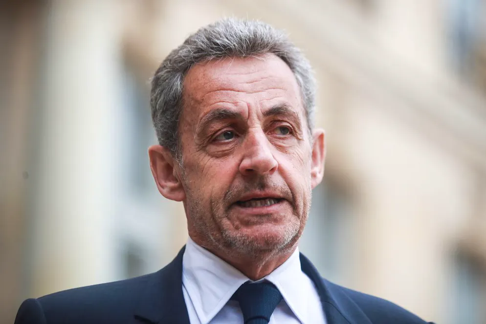 Dans cette affaire retentissante, l'ex-chef de l'État est soupçonné d'avoir noué, via ses proches, un «pacte de corruption» avec le dirigeant libyen Mouammar Kadhafi, afin qu'il finance sa campagne victorieuse de 2007. 