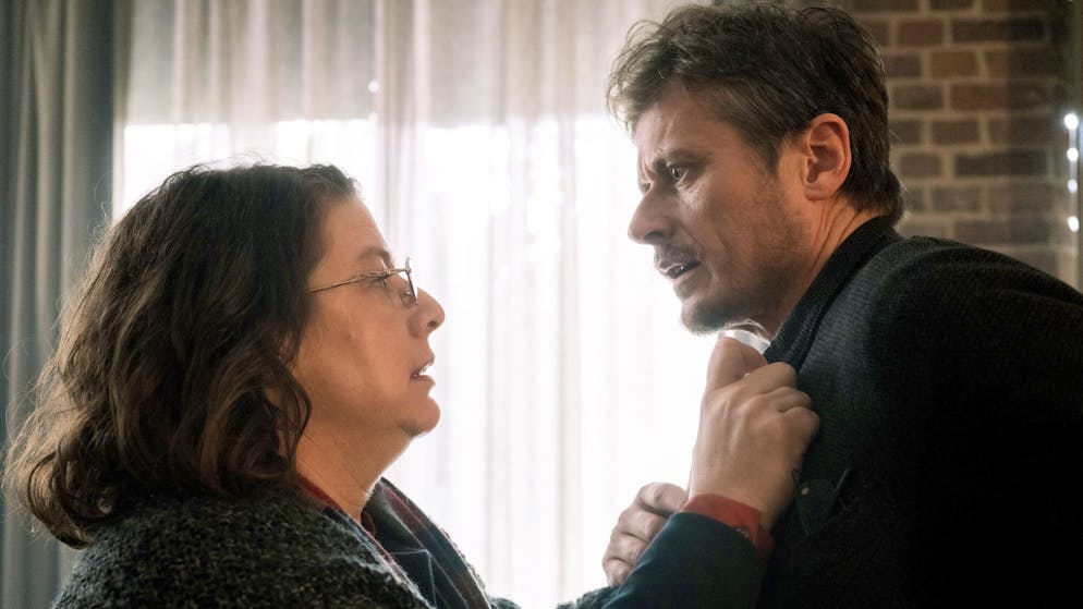 Was tun, wenn einem die Schulden über den Kopf wachsen?. Ein Ehepaar unter Druck: Monika (Tilla Kratochwil) und Jost Lehnen (Roman Knižka) gehen sehr unterschiedlich mit ihrer drohenden Totalpleite um.