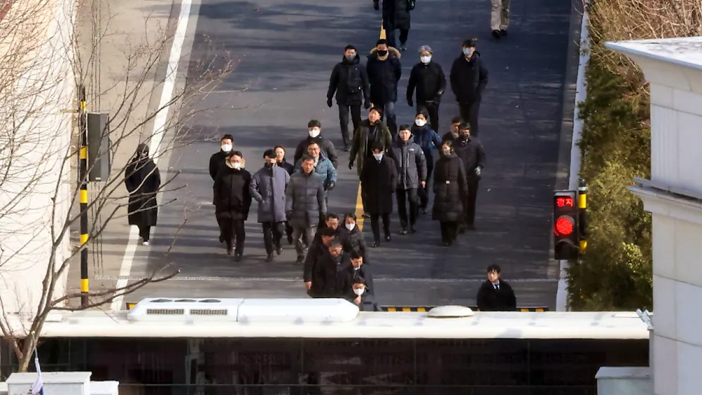 Corea del Sud. A Seoul le forze di sicurezza impediscono l'arresto del presidente deposto Yoon