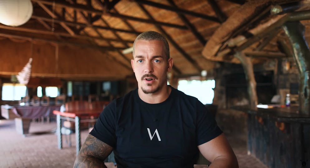 In einem Rückblickvideo erzählt Dean Schneider auf YouTube von seinen unheimlichsten und schönsten Moment des letzten Jahres. 