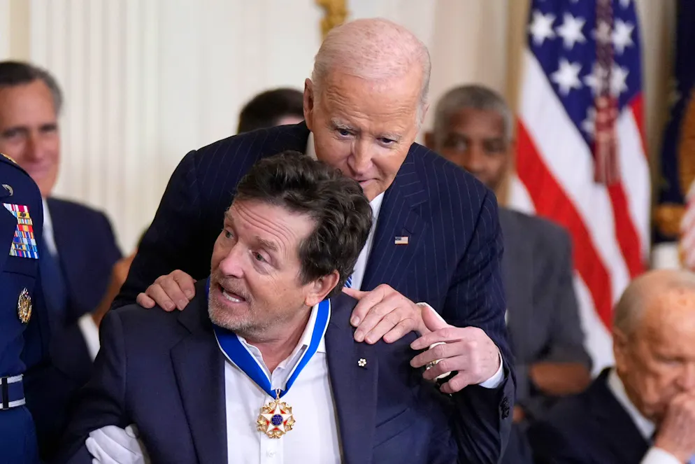 Von Bono bis Messi: Biden ehrt Promis mit Freiheitsmedaille - Gallery. Die Freiheitsmedaille ist die höchste zivile Auszeichnung der USA - sie ging auch an den Schauspieler Michael J. Fox, der an Parkinson erkrankt ist.