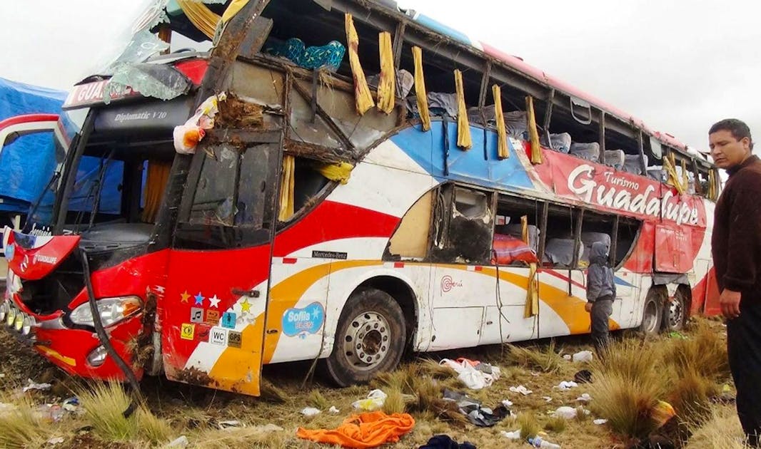 Tragédie au Pérou : 6 morts et plusieurs disparus après la chute d'un autocar dans une rivière