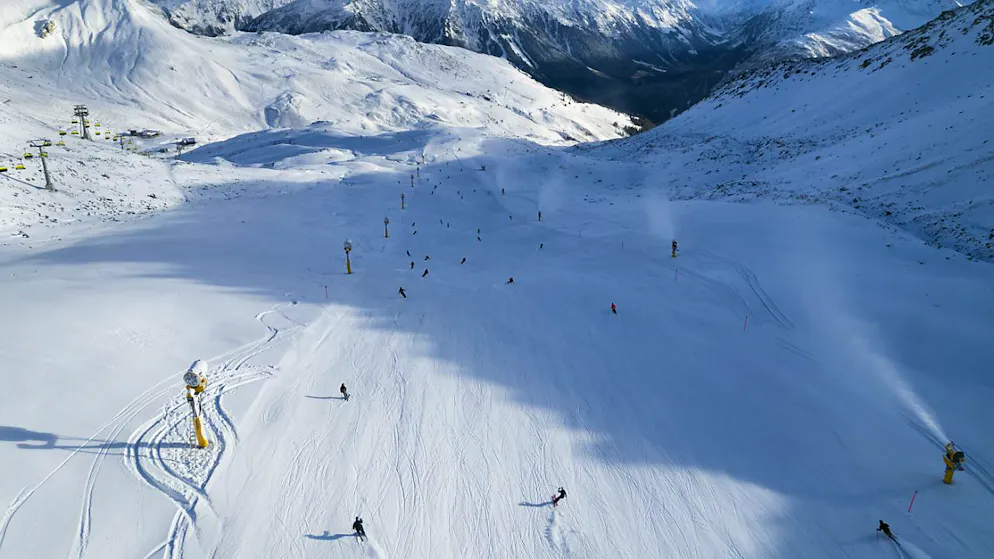 Ein junger deutscher Skifahrer ist am Samstagnachmittag im Skigebiet Parsenn GR tödlich verunfallt. (Symbolbild)