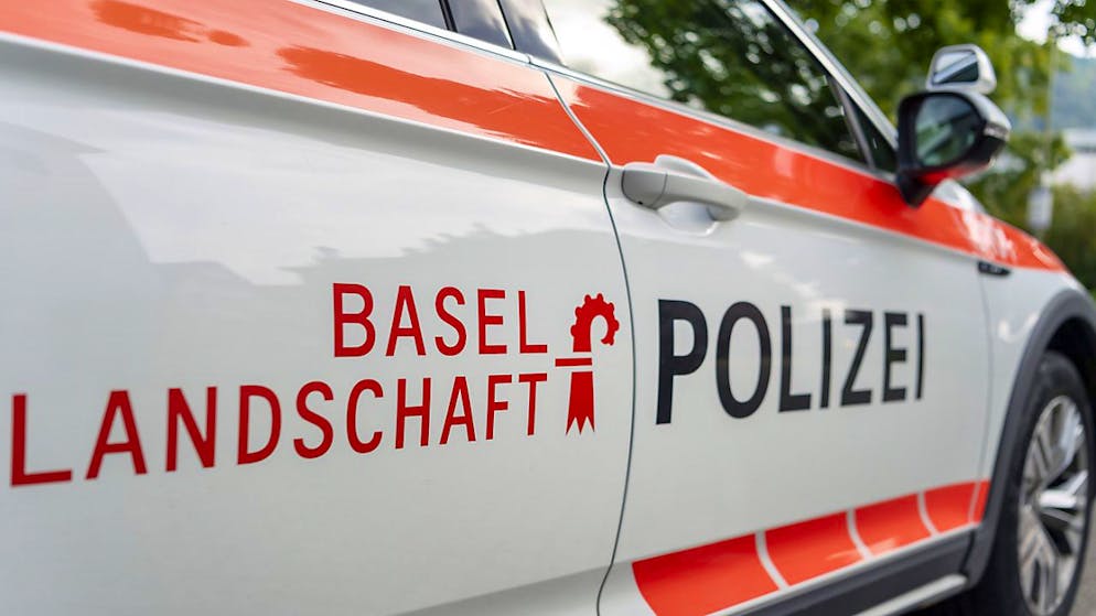 Bei einem Überfall in Oberwil BL wurden zwei Personen verletzt.
