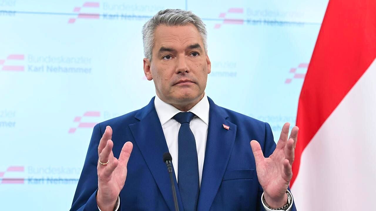 Politics. Austria's chancellor withdraws - What happens next?