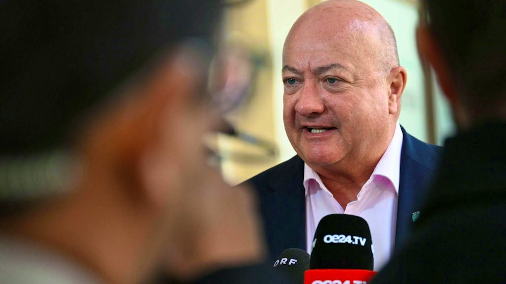 Stocker announced his party's change of direction.