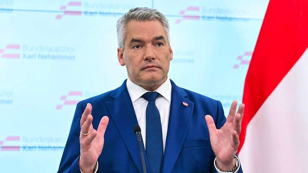 ARCHIVE - Karl Nehammer (ÖVP), Federal Chancellor of Austria, gives a press conference. Photo: Helmut Fohringer/APA/dpa