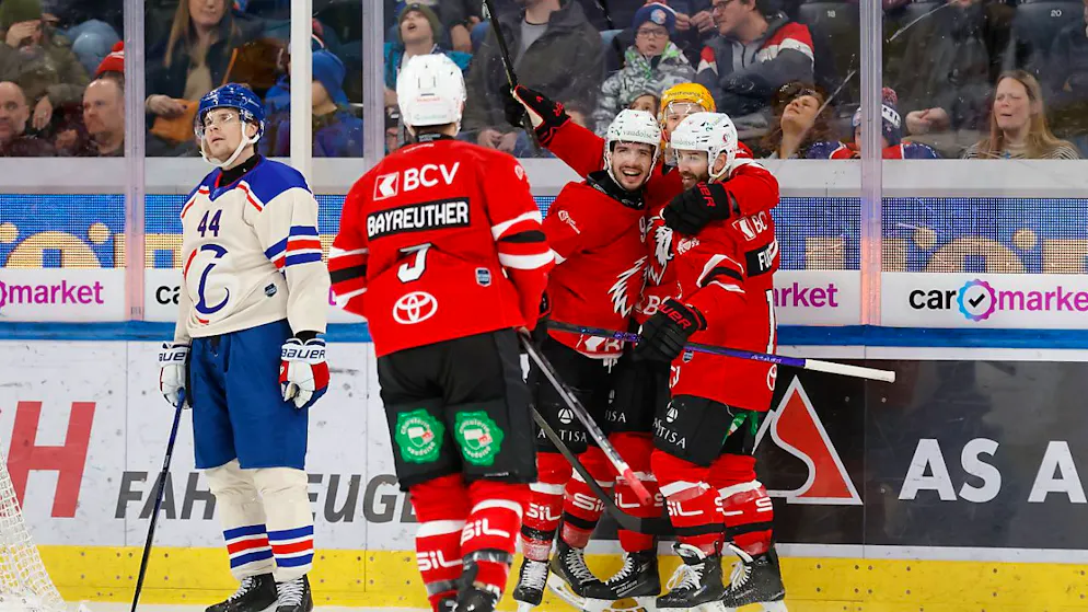 Lausanne plötzlich als Leader leicht im Vorteil - Gallery. Lausanne jubelt bei den ZSC Lions, wo sie in den letzten Playoffs im Final viermal nicht gewinnen konnten