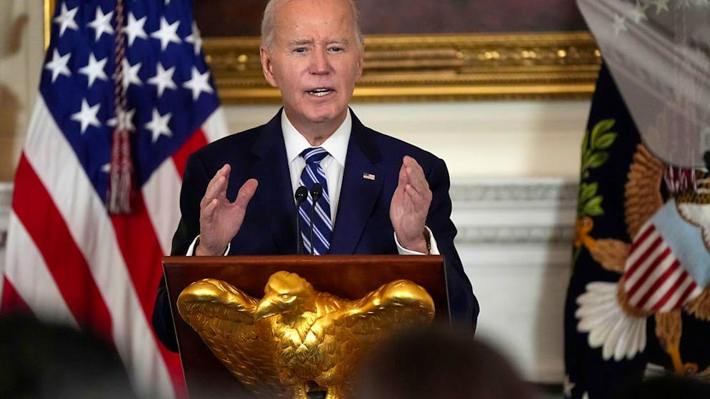 US-Präsident Joe Biden spricht bei einem Empfang für neue demokratische Kongressmitglieder im State Dining Room des Weißen Hauses. Foto: Manuel Balce Ceneta/AP/dpa