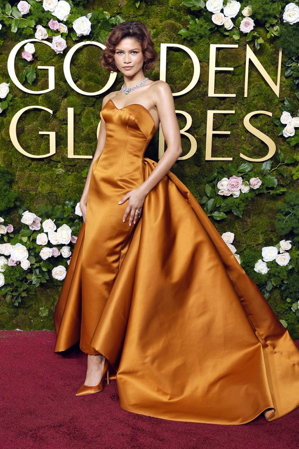 Zendaya a sorti le grad jeu, arborant une robe de princesse à cape volumineuse signée Louis Vuitton.