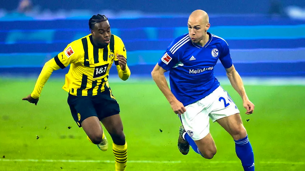 Michael Frey (right), here still in Schalke-04 kit, in an archive shot from 2023