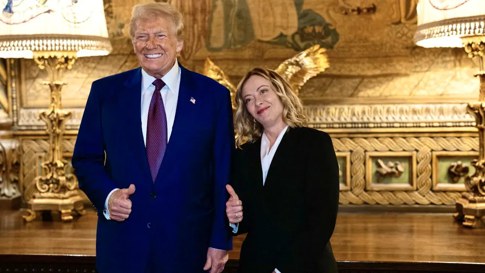 Der designierte US-Präsident Donald Trump (l.) empfängt am 4. Januar 2025 überraschend die italienische Regierungschefin Giorgia Meloni in Florida.