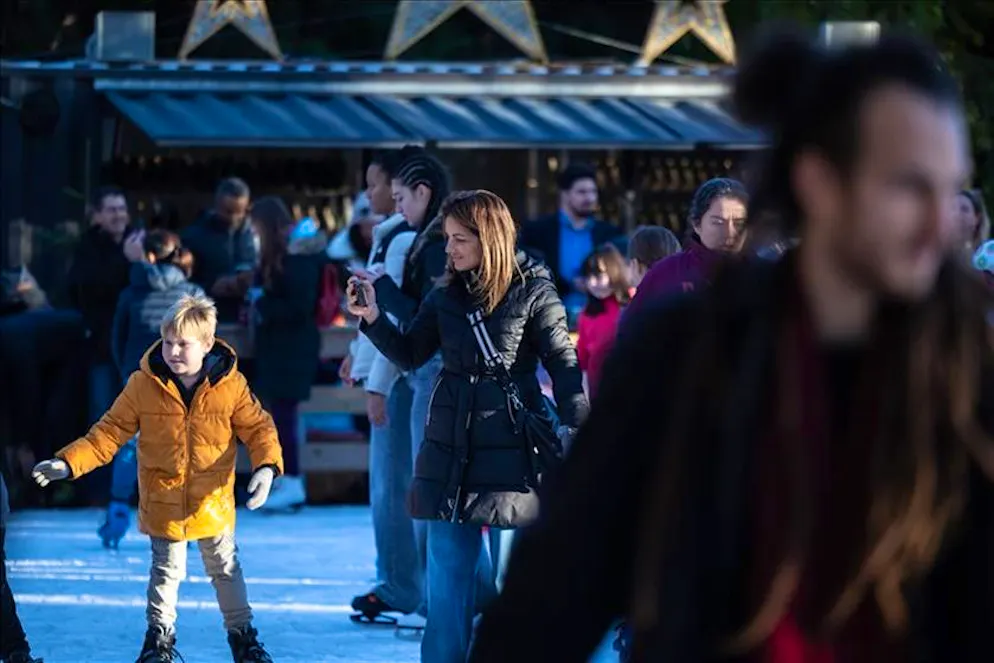 La pista per pattinare sul ghiaccio 