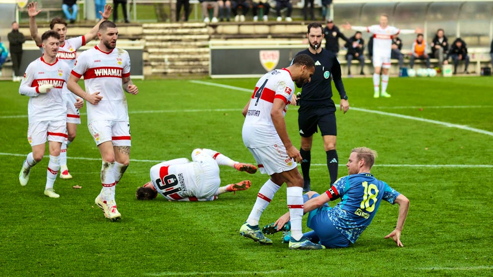 The Stuttgart players give Davy Klaassen a piece of their minds after his overly harsh tackle.