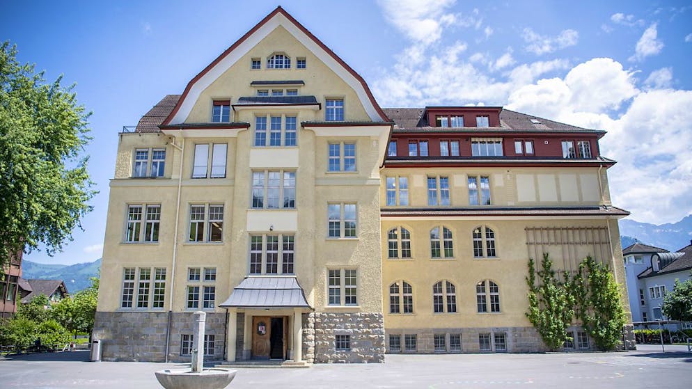 Das Primarschulhaus im Cher in Sarnen. (Archivaufnahme)