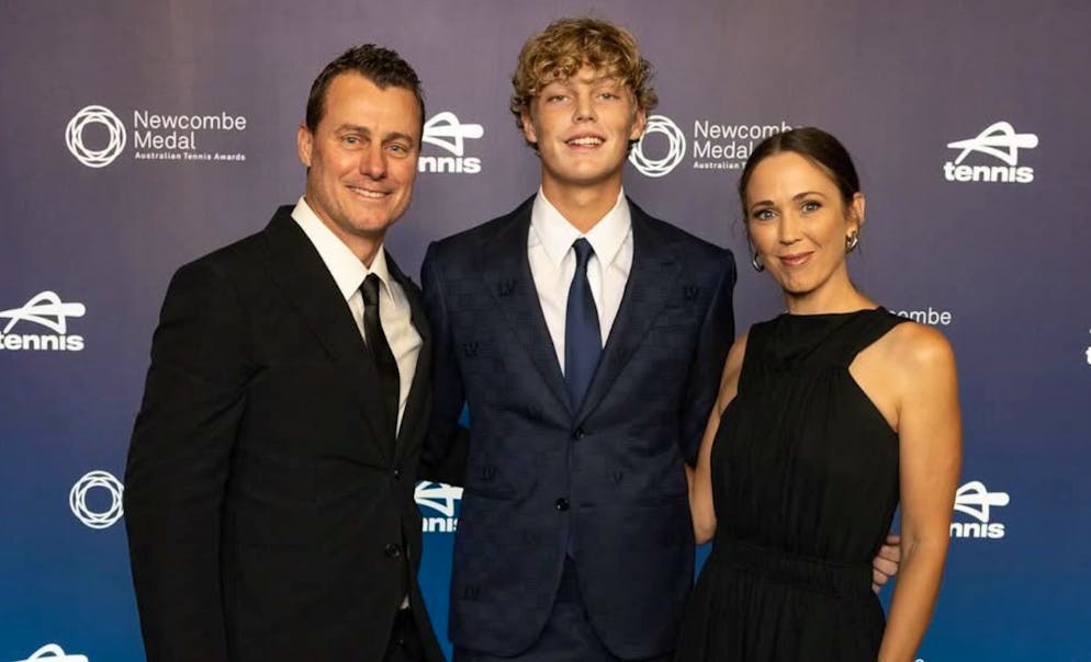 Cruz Hewitt mit Papa Lleyton und Mama Rebecca.