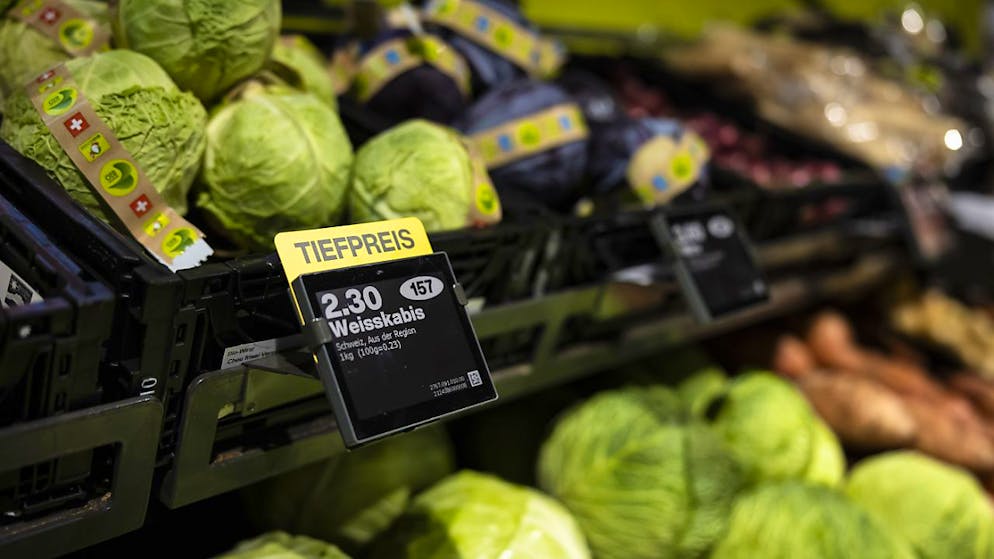 In der Schweiz sind die Preise im Dezember leicht zurückgegangen. Nebst Pauschalreisen sank auch die Preise für Medikamente oder diverse Gemüsesorten. Die Jahresinflation fiel im Durchschnitt deutlich zurück.(Symbolbild)