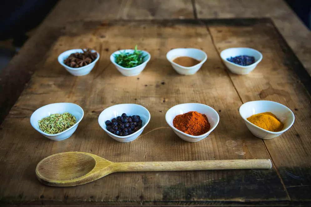 Spices have a positive effect. If the salivary gland is inflamed, it is better to avoid hot spices.