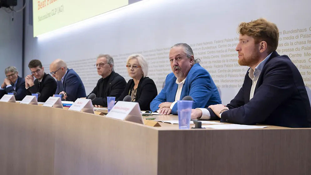 Die Schweiz soll nicht zum einzigen Land ohne Konzernverantwortung werden: Vertreterinnen und Vertreter der Koalition für Konzernverantwortung stellen dazu eine neue Volksinitiative vor.