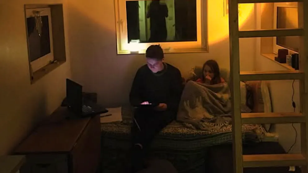 Die beiden Kinder von James Campbell kommen gerne zu Besuch ins kuschlige Tiny House.