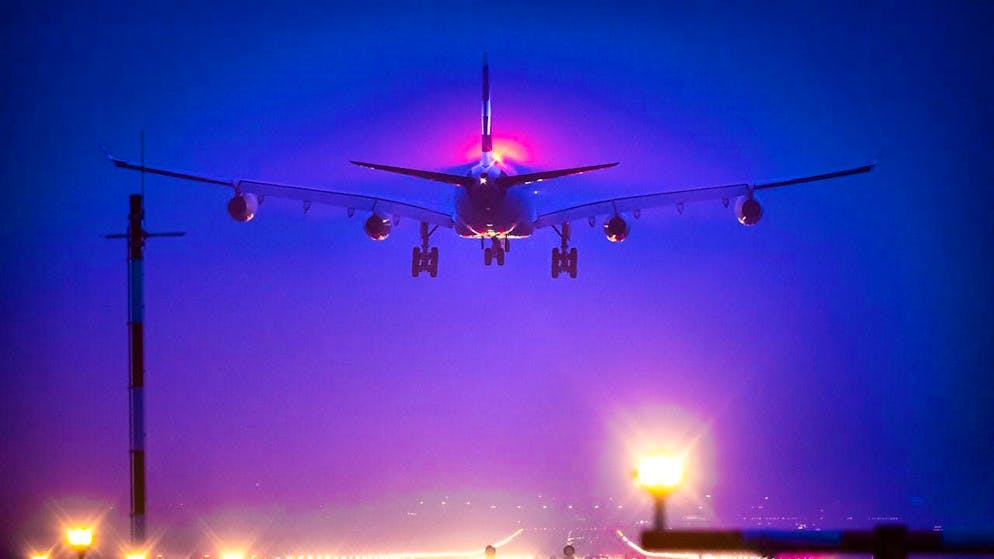 Have you ever been forgotten on an airplane after arrival? It happened to a passenger in Toronto (archive image).