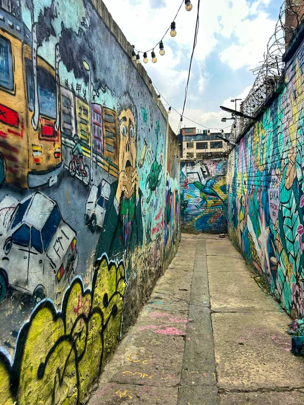 Bogotà. This alley in La Candelaria has been upgraded. The result is an outdoor graffiti museum.