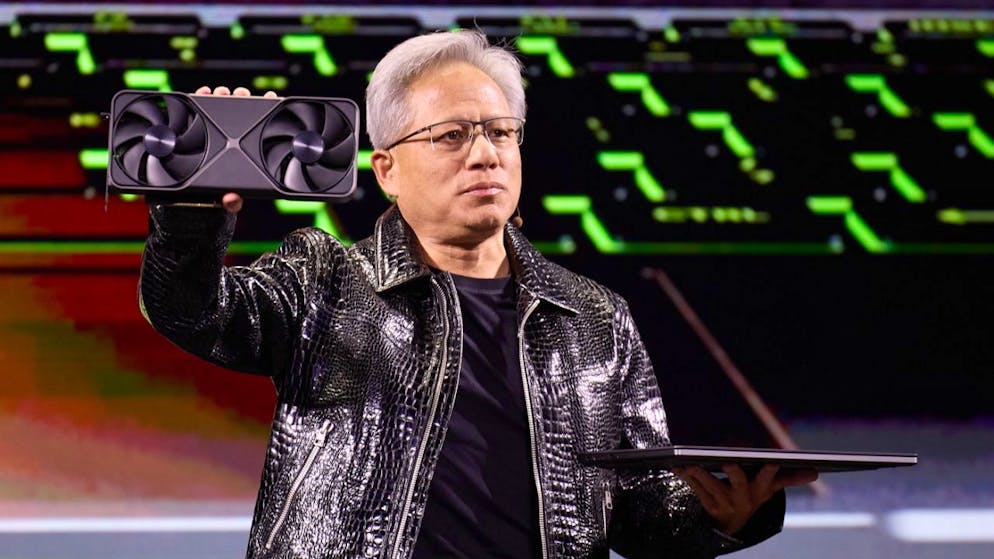 Nvidia schrumpft KI-Supercomputer auf Schreibtisch-Format - Gallery. Nvidia-Chef Jensen Huang stellt an der Technologiemesse in Las Vegas die Neuheiten des Konzerns vor. Nvidia will mit der KI-Technologie die Branche revolutionieren.