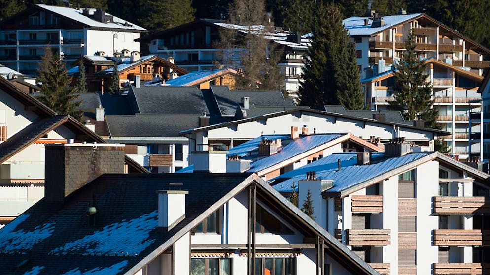 Wohnraum in Graubünden ist rar und teuer. Mit einem neuen Gesetz will die Bündner Regierung deshalb im kommenden Jahr die Verhältnisse im Berggebiet verbessern und den gemeinnützigen Bau von Mietwohnungen fördern. (Archivbild)