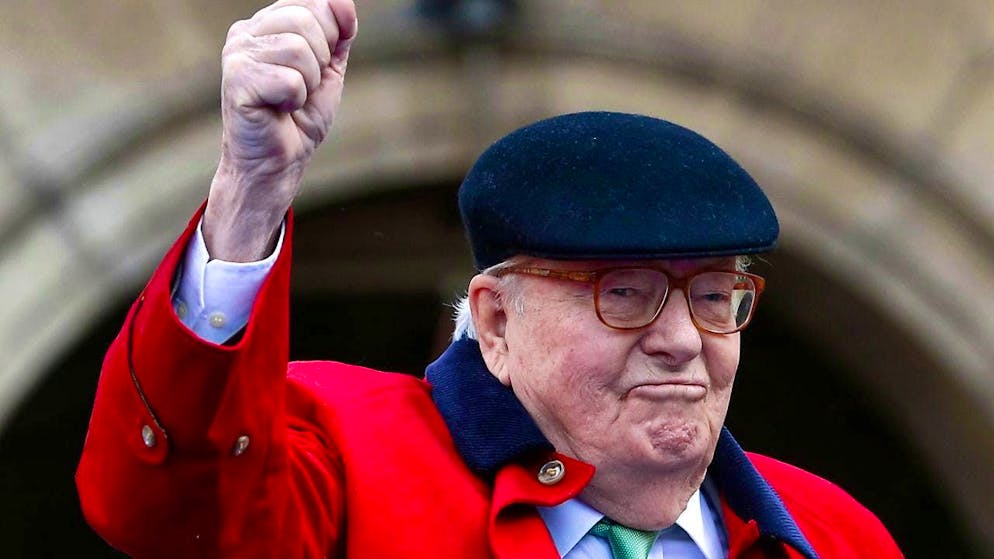ARCHIVE - Jean-Marie Le Pen, founder of the far-right Front National (FN), shakes his fist at a Labor Day rally. Photo: Kamil Zihnioglu/AP/dpa/Archive image