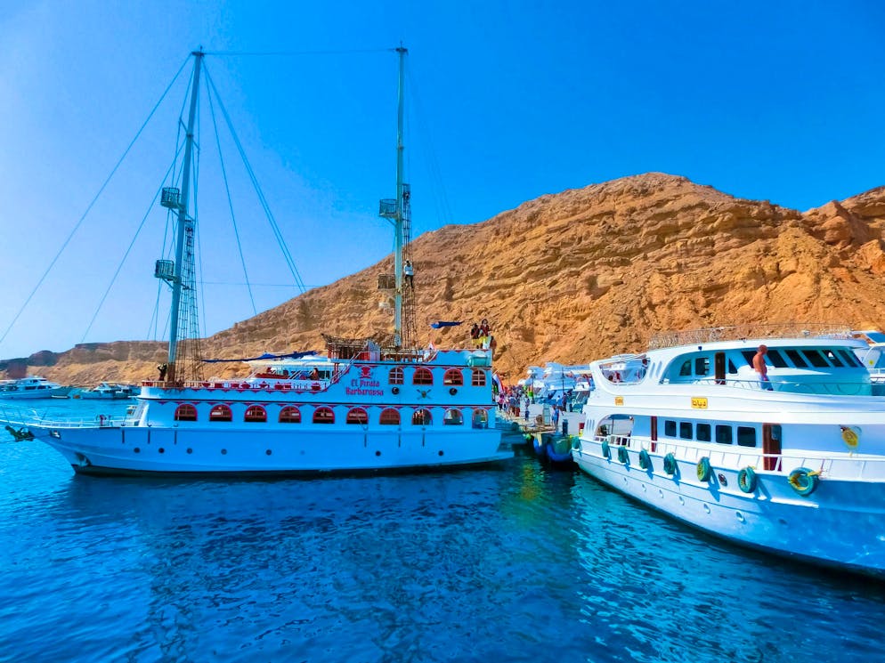 The young man died on a boat trip. (symbolic image)