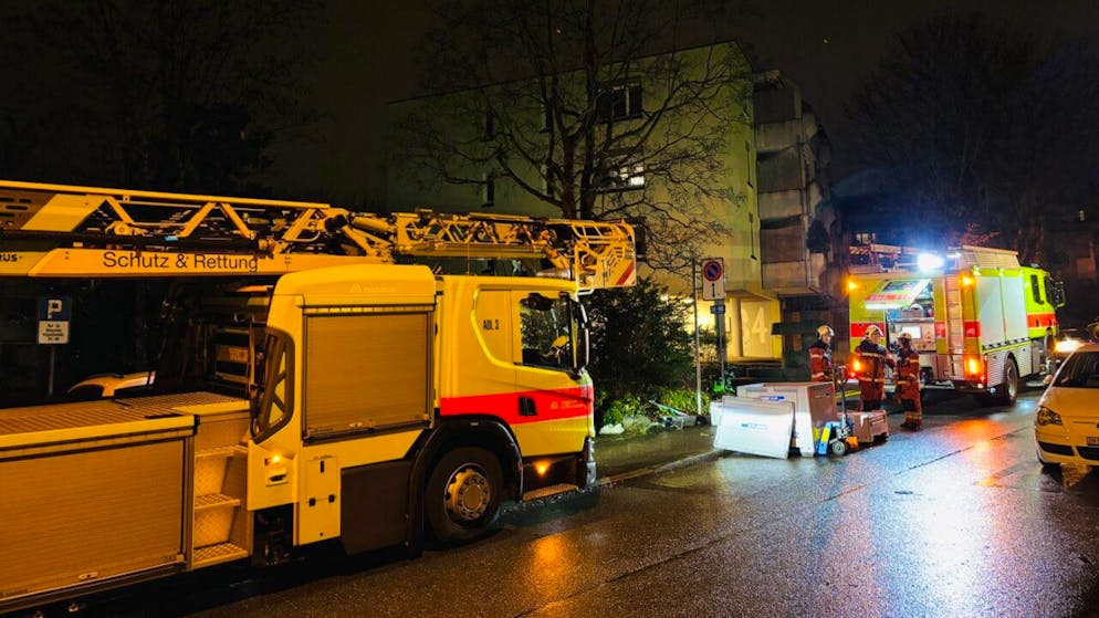 Bei einem Brand in der Stadt Zürich am Montagabend wurde eine Person verletzt.