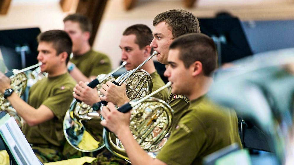 Members of the Swiss Armed Forces will continue to receive the dress uniform for representative purposes.