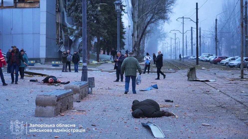 Une frappe russe a fait plusieurs morts mercredi à Zaporijiia.